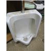 Image 3 : urinal