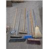 Image 1 : lot of brooms