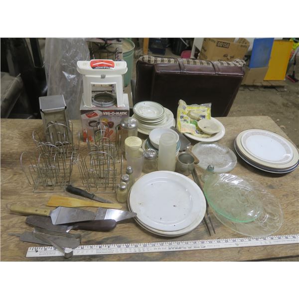 assorted kitchenwares