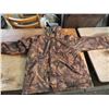 Image 2 : medium camo hunting jacket and boot liners