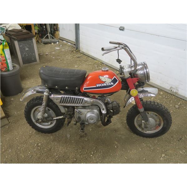 Vintage 1977 Honda 50 dirtbike - has compression