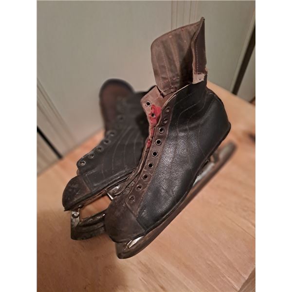 Men’s Vintage Ice Skates, Size 10 ½. Made in Canada