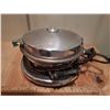 Image 1 : Vintage Waffle Maker Round