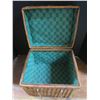 Image 2 : vintage wicker picnic basket