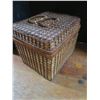 Image 3 : vintage wicker picnic basket