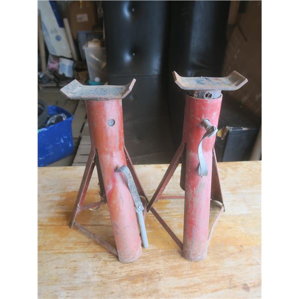 pair of jack stands