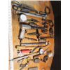 Image 1 : Air chisel with seperators, large lot of tools