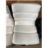 Image 3 : Lot of 2 white leather bar chairs