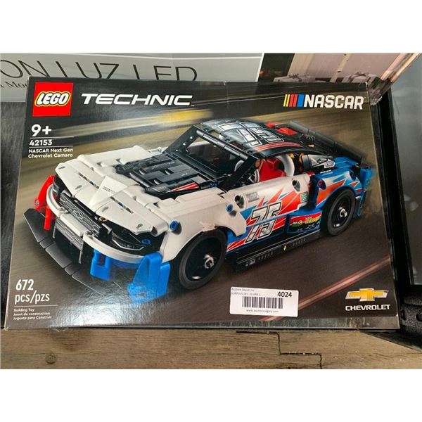 Lego Technic 672 piece nascar