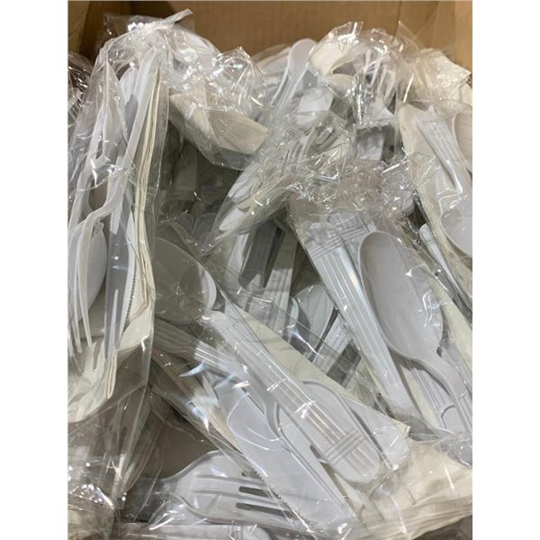 Service Kits 1 Fork 1- Knife 2- Spoons White 2ply Napkin 250