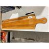 Image 1 : WOOD CHARCUTERIE/CUTTING BOARD WITH HANDLE,
