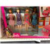 Image 2 : Barbie® Gift Set With Pink Limo & 4 Barbie® Dolls