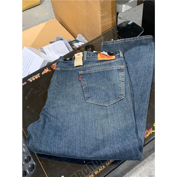 Levi's 550 Relaxed Fit mens Denim Size 52 x 32 B&T