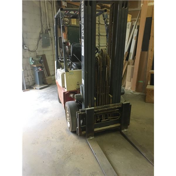 *LD* NISSAN 50 FORKLIFT-THREE STAGE MAST/5000LBS, (1714 HRS), SIDE SHIFT, STANDARD FORKS