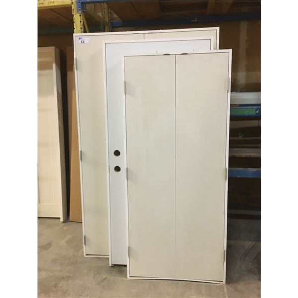 GROUP OF 3 ASSORTED SIZE WHITE DOORS WITH FRAMES