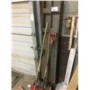 Image 2 : EXTENSION FORKS, 3 SHOVELS & BROOM