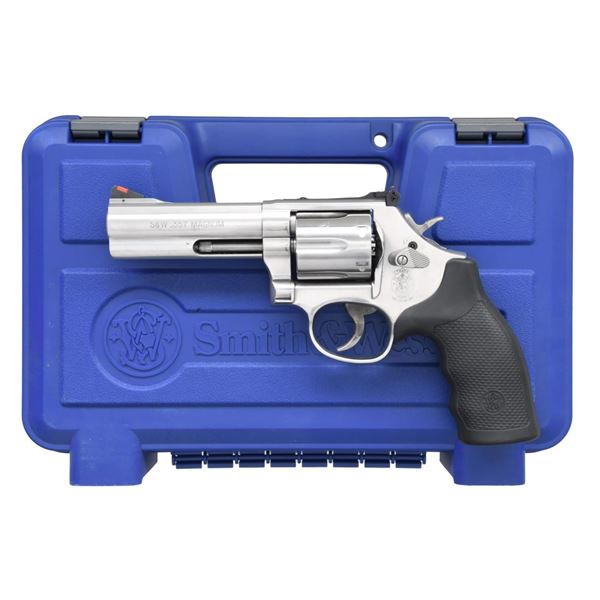 SMITH & WESSON 686-6 DA REVOLVER.