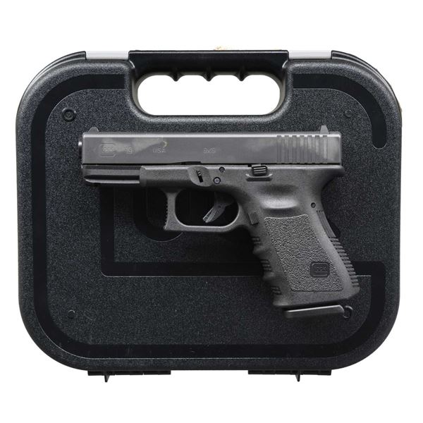 GEN 3 GLOCK 19 SEMI AUTO PISTOL.