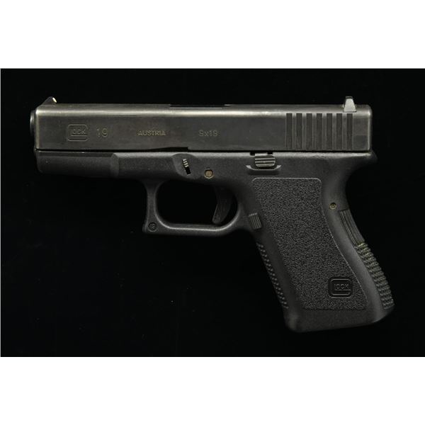 GEN2 GLOCK 19 SEMI-AUTO PISTOL.