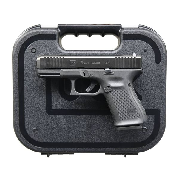 GEN 5 GLOCK 19 SEMI AUTO PISTOL.