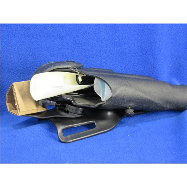 NEW - Safariland STX Tactical Right Hand Holster