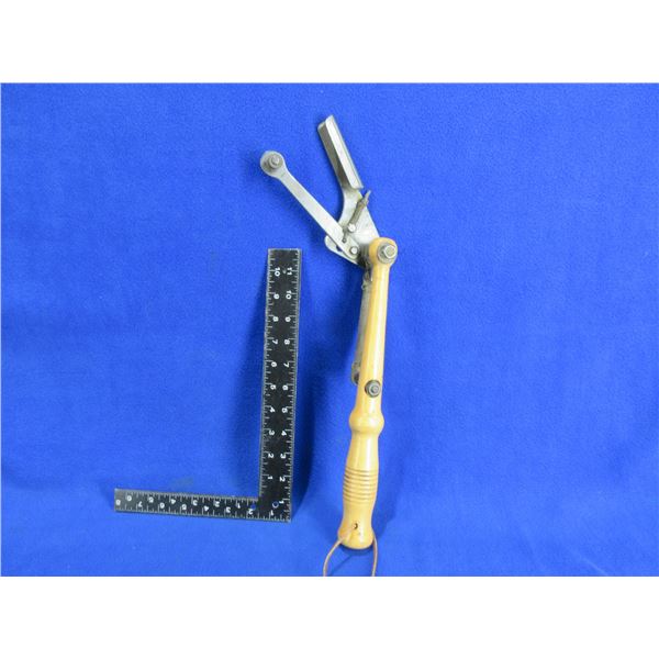 Vintage Handheld Skeet Trap Clay Bird Thrower