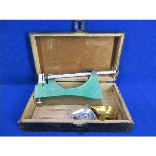 RCBS 5-0-2 Scale in Wood Box