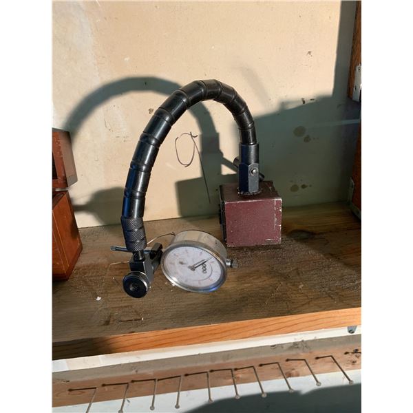 SWIVEL NECK MAGNETIC BASE WITH DIAL INDICATOR GAUGE
