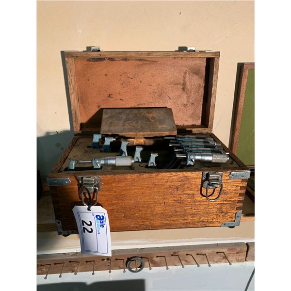 MITUTOYO SET OF 6 OUTSIDE MICROMETERS 0-6" WITH WOODEN CASE