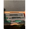 Image 2 : MITUTOYO SET OF 6 OUTSIDE MICROMETERS 0-6" WITH WOODEN CASE