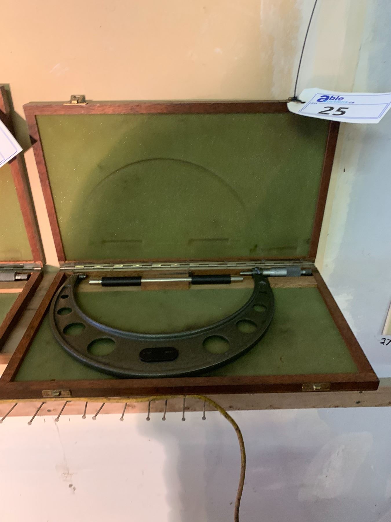 Helios German Instruments HELIOS OUTSIDE MICROMETER GERMAN MADE WITH WOODEN CASE (9-10