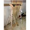 Image 3 : PAIR OF RED CAP METAL WORK STANDS