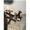 Image 4 : GROUP OF 4 JACK STANDS & 1 SAW STAND