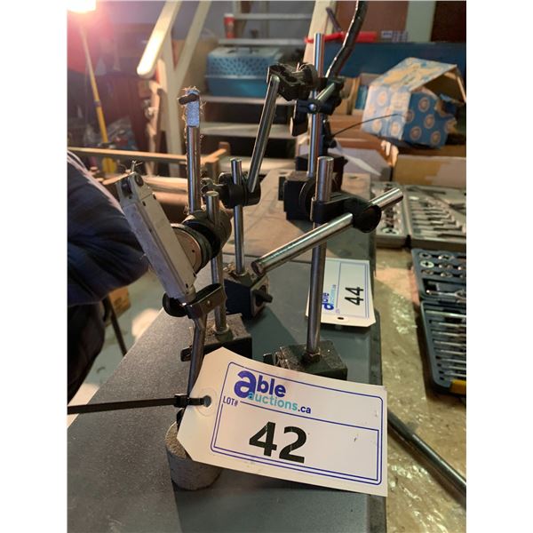 GROUP OF 4 MAGNETIC DIAL BASES WITH 1 FINGER DIAL