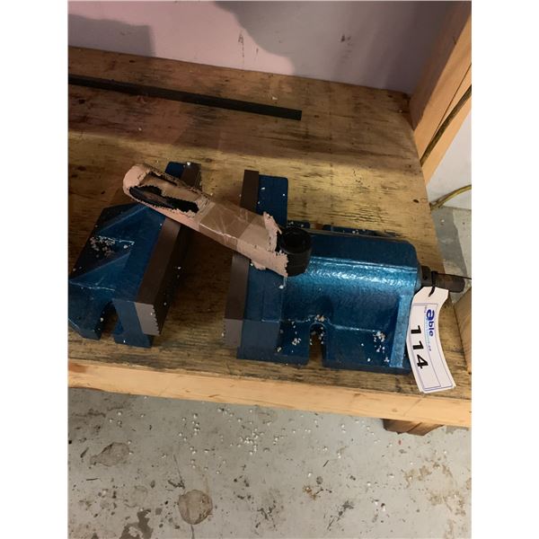 MILLING MACHINE TABLE SPLIT VISE