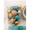 Image 2 : FLAT OF TEAL AND GOLD XMAS DECOR