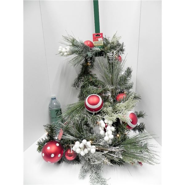 OUTDOOR LIGHTED GARLAND Outdoor lighted garland
