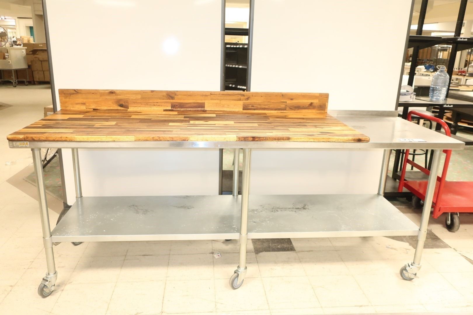 TABLE INOX MOBILE AVEC PLANCHE À DÉCOUPER - Continental Auctioneers