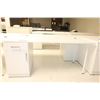Image 1 : BUREAU AVEC TIROIRS SUR LE CÔTÉ GAUCHE 66"x30"x29"
