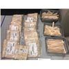 Image 1 : LOT DE 16+ pkgs D'USTENSIL EN BOIS ASST
