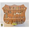 Image 1 : 24 COLLECTOR SPOONS WITH DISPLAY RACK-ESTATE