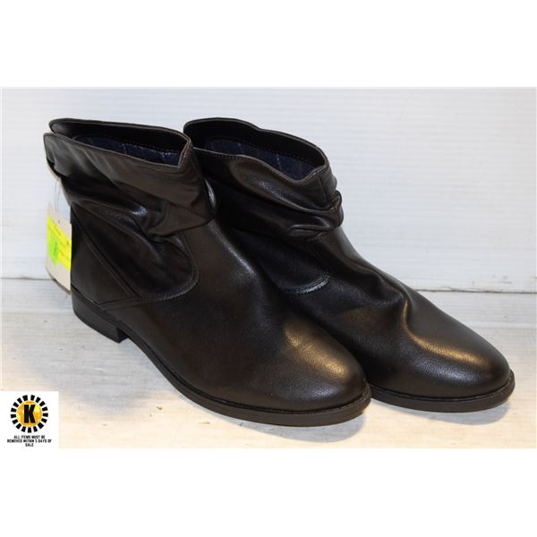 SIZE 9 SHORT BLACK BOOTS