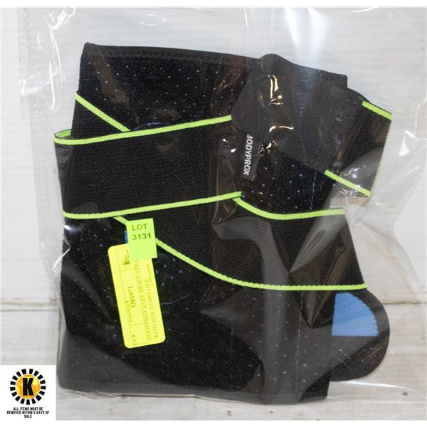 Genouillère KNEE SUPPORT W/PAD Noir SELECT Genouillère KNEE SUPPORT W/PAD Noir SELECT