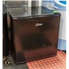 Image 1 : UNUSED MIDEA 1.6CUFT. BLACK MINI FRIDGE