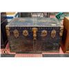 Image 1 : VINTAGE STEAMER TRUNK