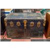 Image 1 : VINTAGE STEAMER TRUNK