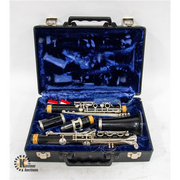 B FLAT CLARINET WITH CASE