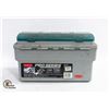 Image 1 : RUBBERMAID FISHING TACKLEBOX FULL OF LURES