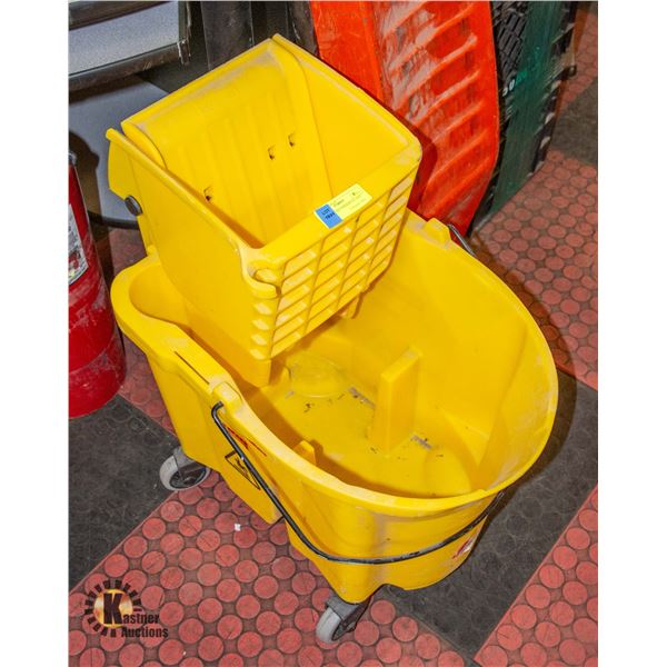 RUBBERMAID COMMERCIAL MOP BUCKET