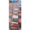 Image 1 : 4.5FT ALUMINUM PAINTERS STEP LADDER